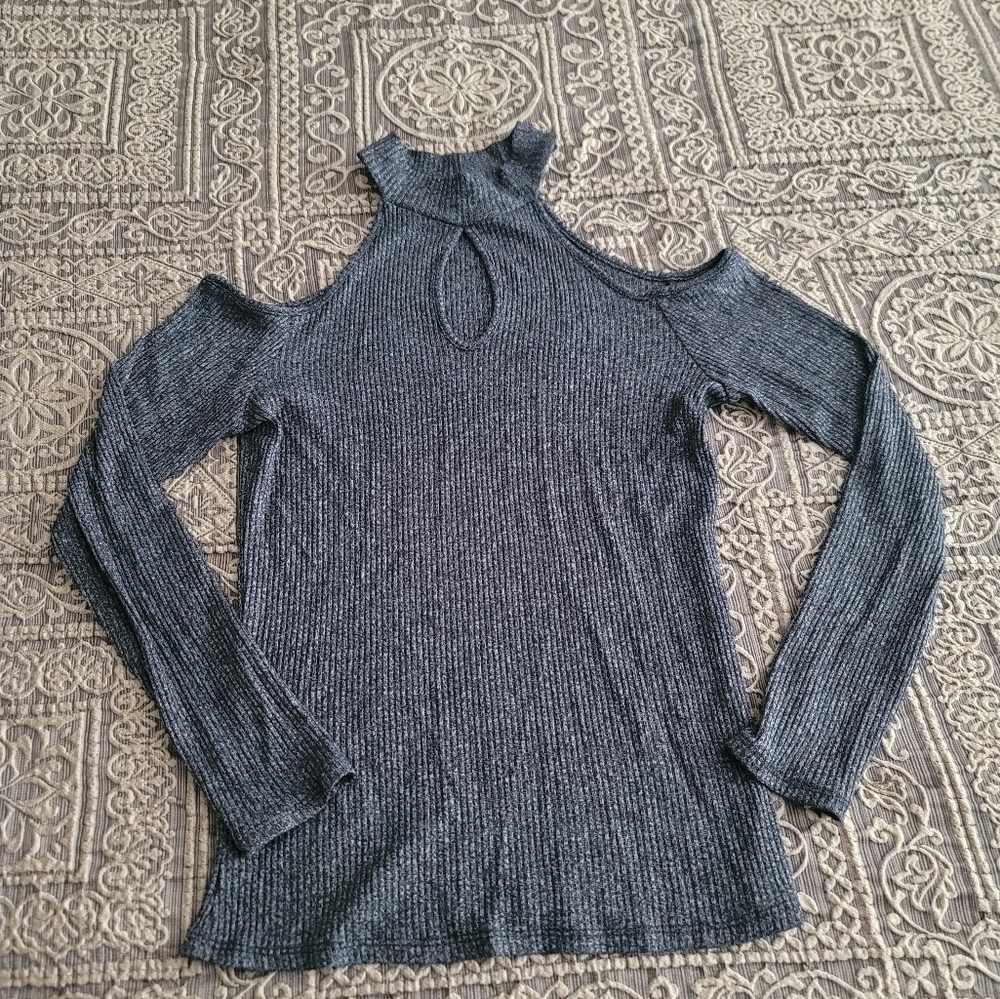 Active USA Cold Shoulder Ribbed Top | Size Small | Like New